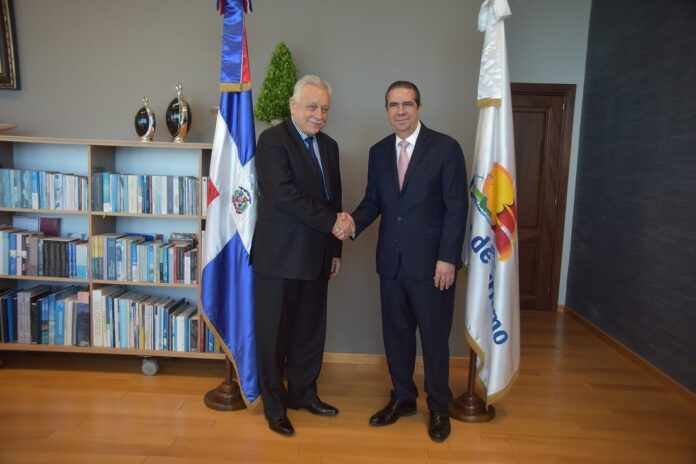 ministro de turismo